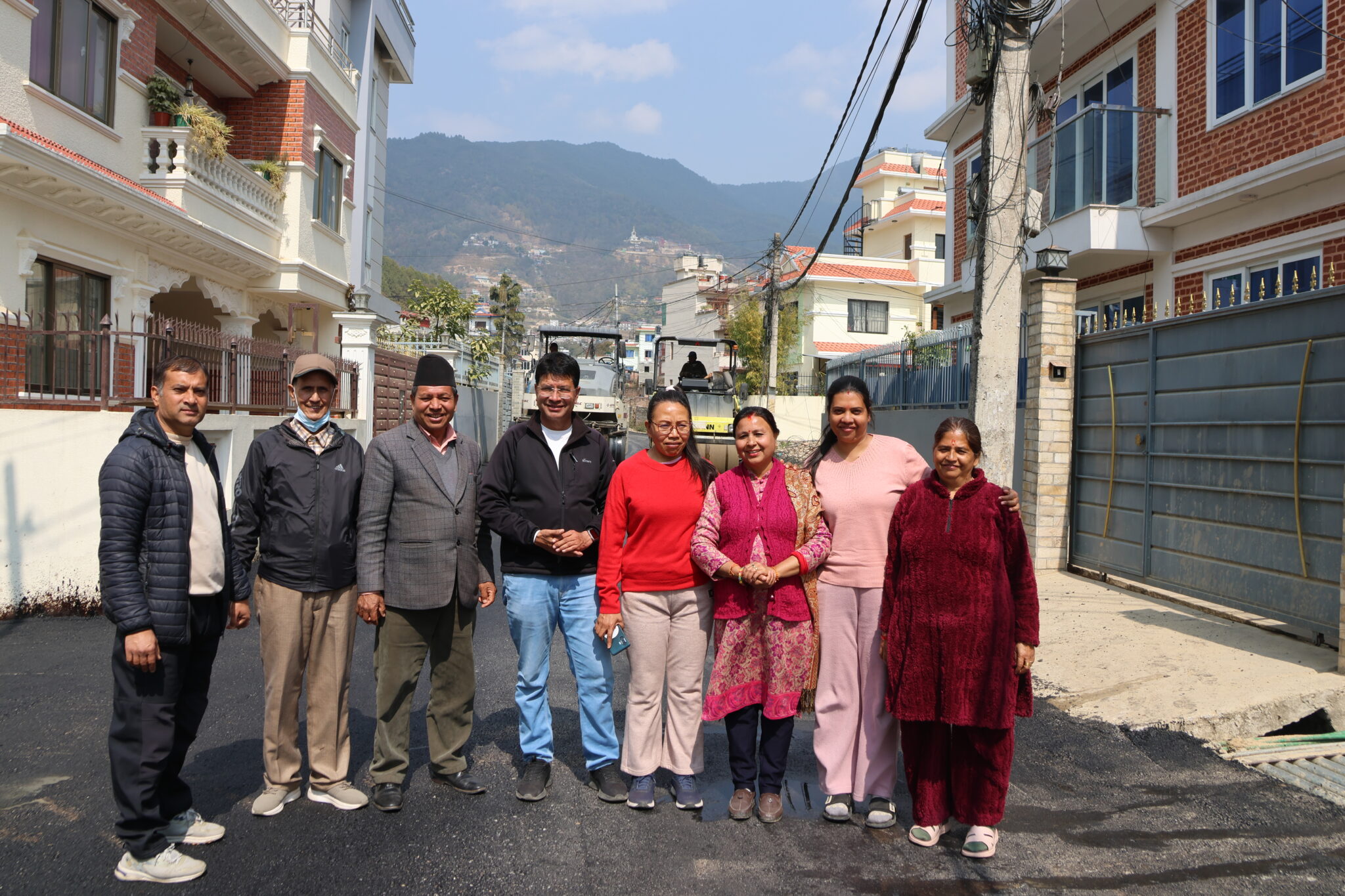 बुुढानीलकण्ठ नगरपालिका पञ्चकन्यामार्ग र चपली क्षेत्रमा सडक कालोपत्रे नगर प्रमुख अधिकारीबाट अनुुगमन 